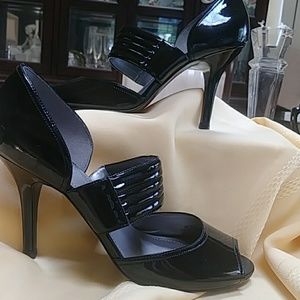 Tahari black patent leather sandals